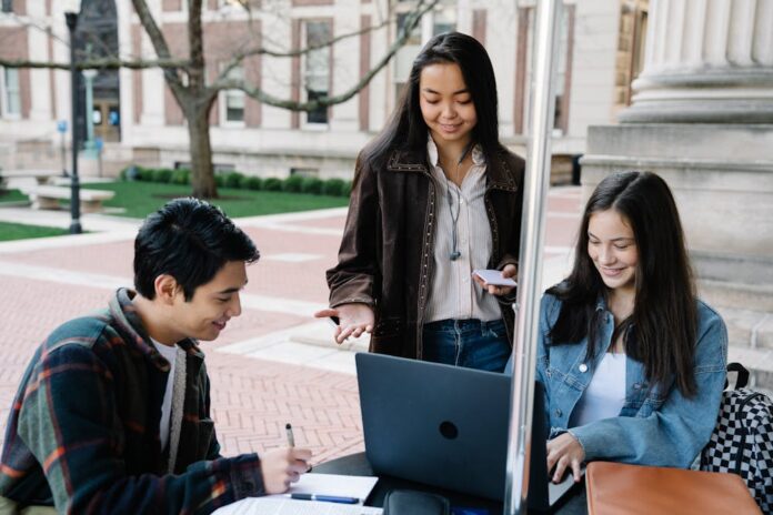 Photo by George Pak : https://www.pexels.com/photo/a-group-of-students-studying-7972313/