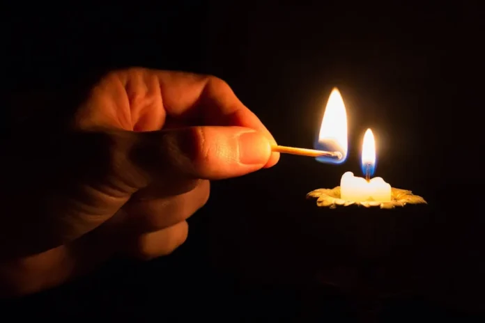 Menyalakan Lilin Pixabay Pexels