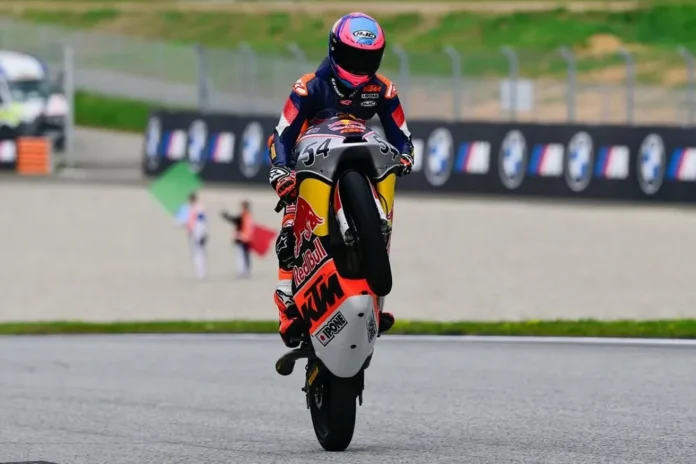 Veda Ega Pratama beraksi di lintasan Red Bull Rookies Cup