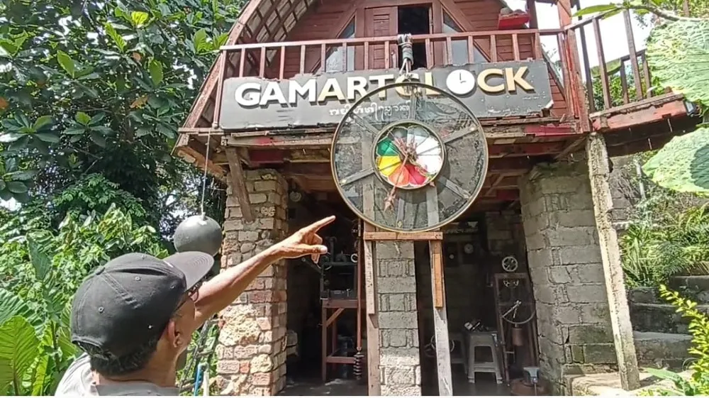 Gama Art Clock