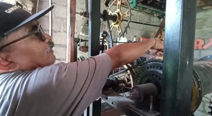 Jam Raksasa Nengah Gama