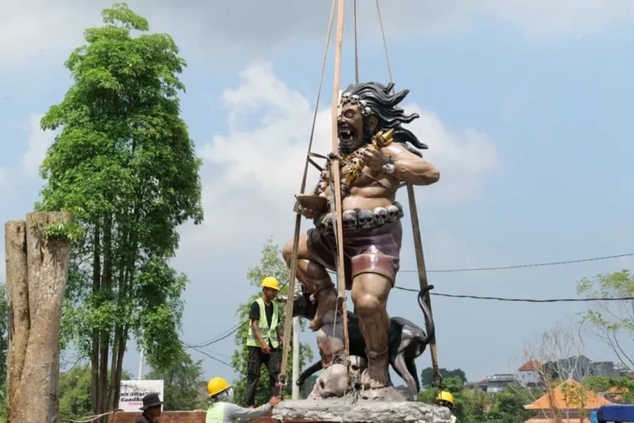 Proses pemasangan patung Bhairawa dan Bhairawi