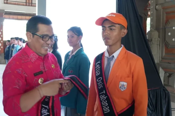 Pengukuhan Ketua Osis Tabanan Pengukuhan Ketua Osis Tabanan