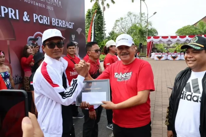 Aksi berbagi Korpri dan PGRI