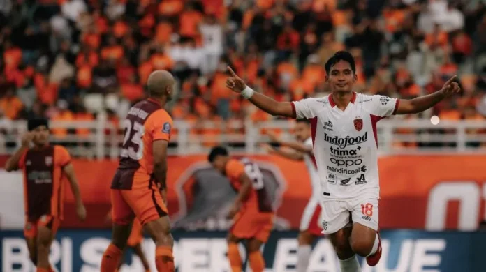 Kadek Agung mencetak gol melalui sundulan