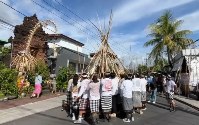 Tradisi Mekotek Munggu