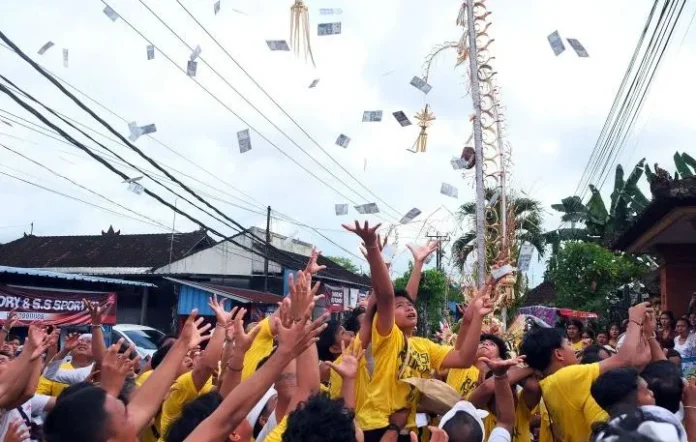 Tradisi Mesuryak Bongan Gede