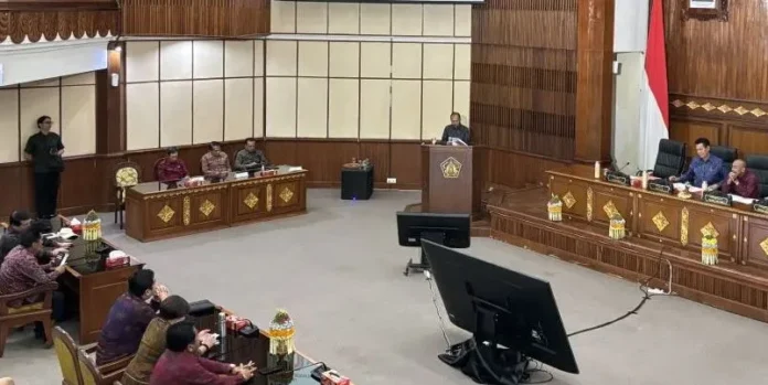 Koster dan DPRD Bali