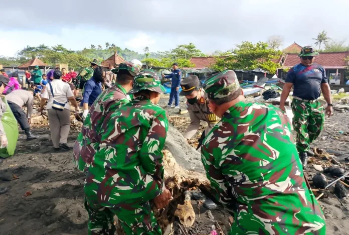 Aksi bersih pantai Tabanan