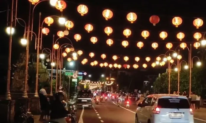 Ratusan Lampion Hias