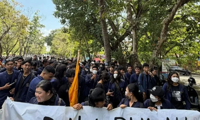 Mahasiswa demo