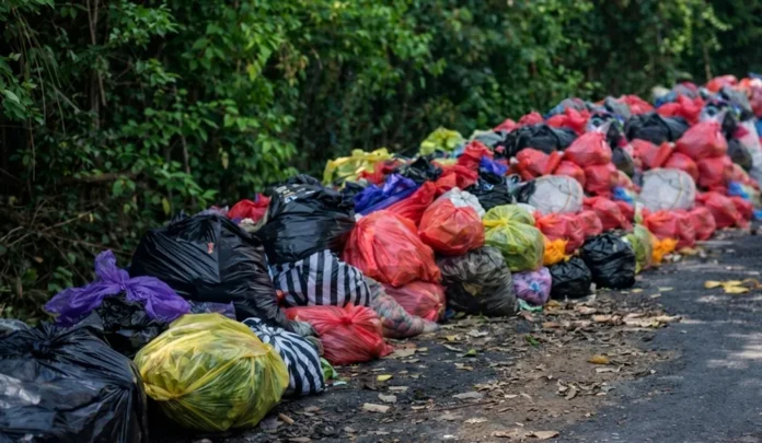 Tumpukan sampah Denpasar