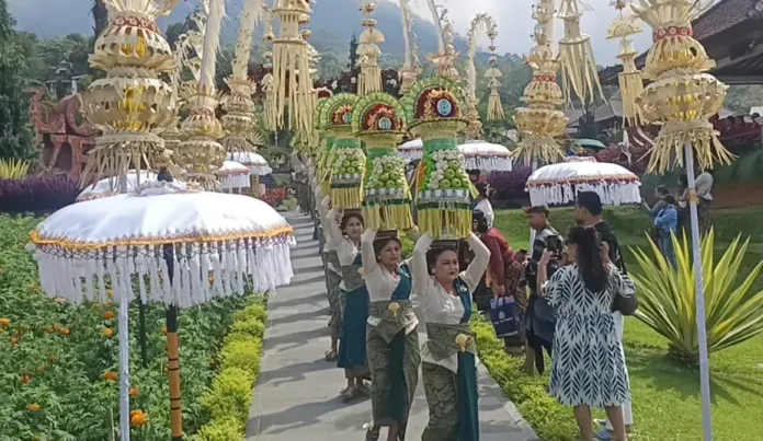 Parade Gebogan