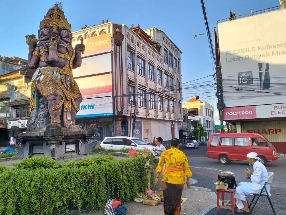 Patung Catur Muka