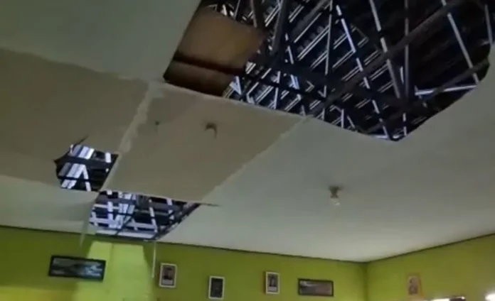 Sekolah rusak